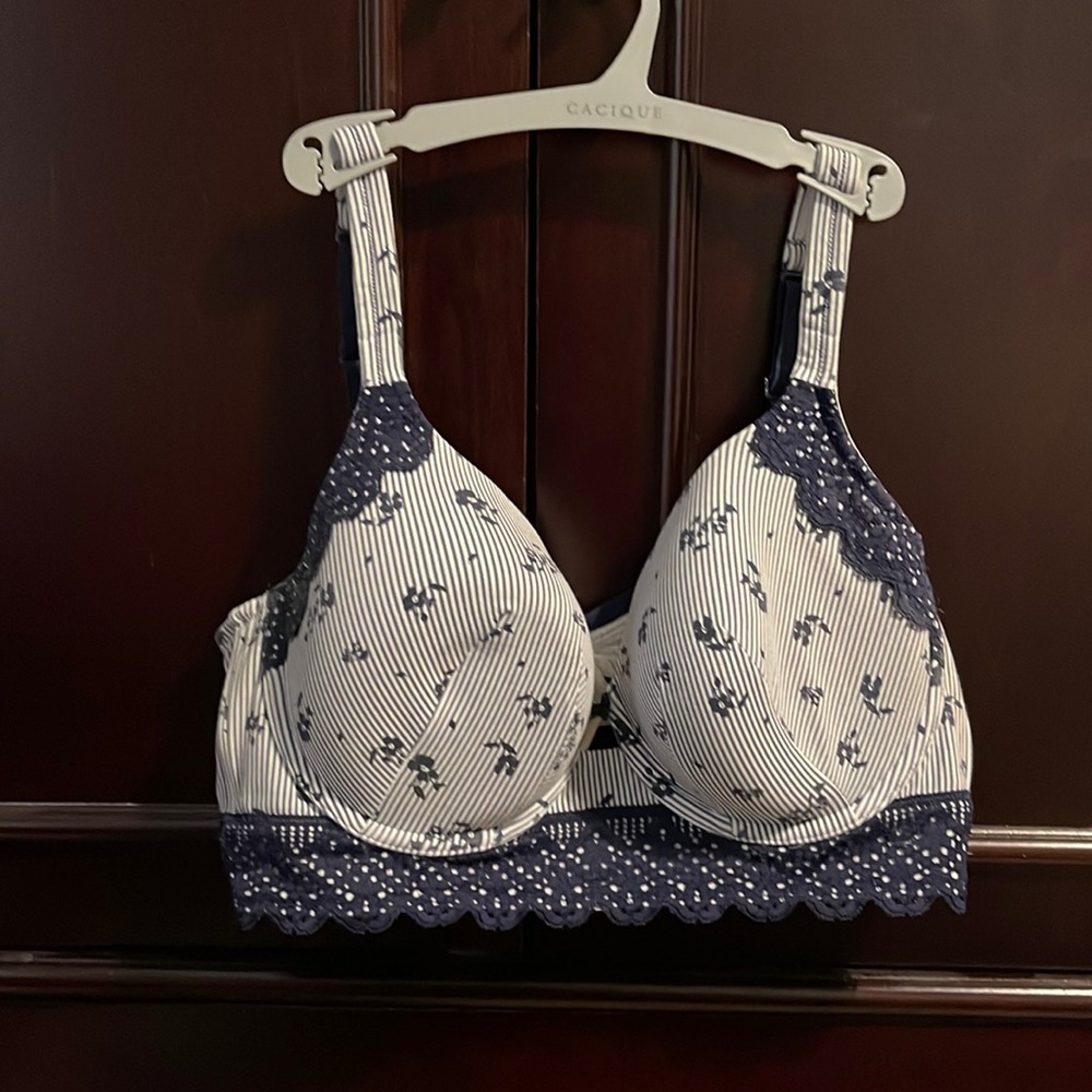 Lane Bryant Cacique Lightly Lined T-shirt’s Bra